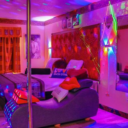 Luxe Romantic Suites Dolton Εξωτερικό φωτογραφία