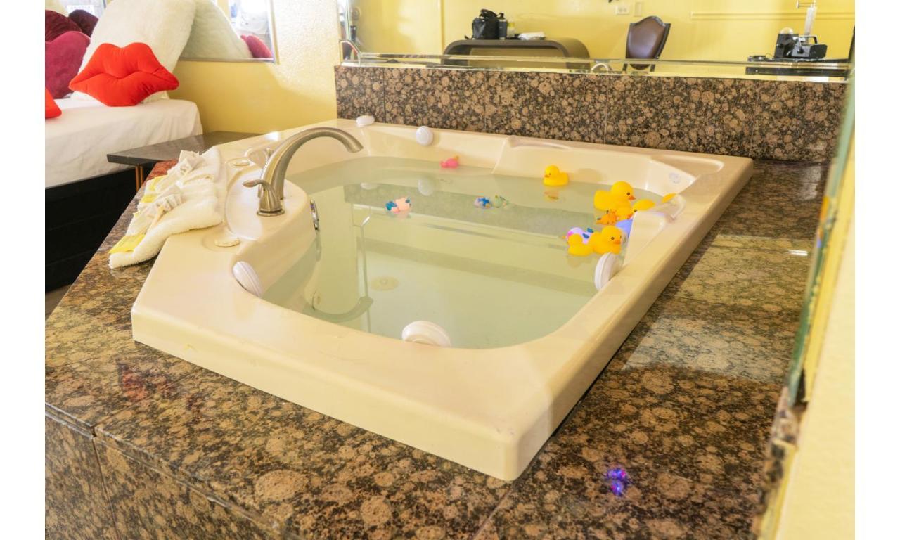 Luxe Romantic Suites Dolton Εξωτερικό φωτογραφία