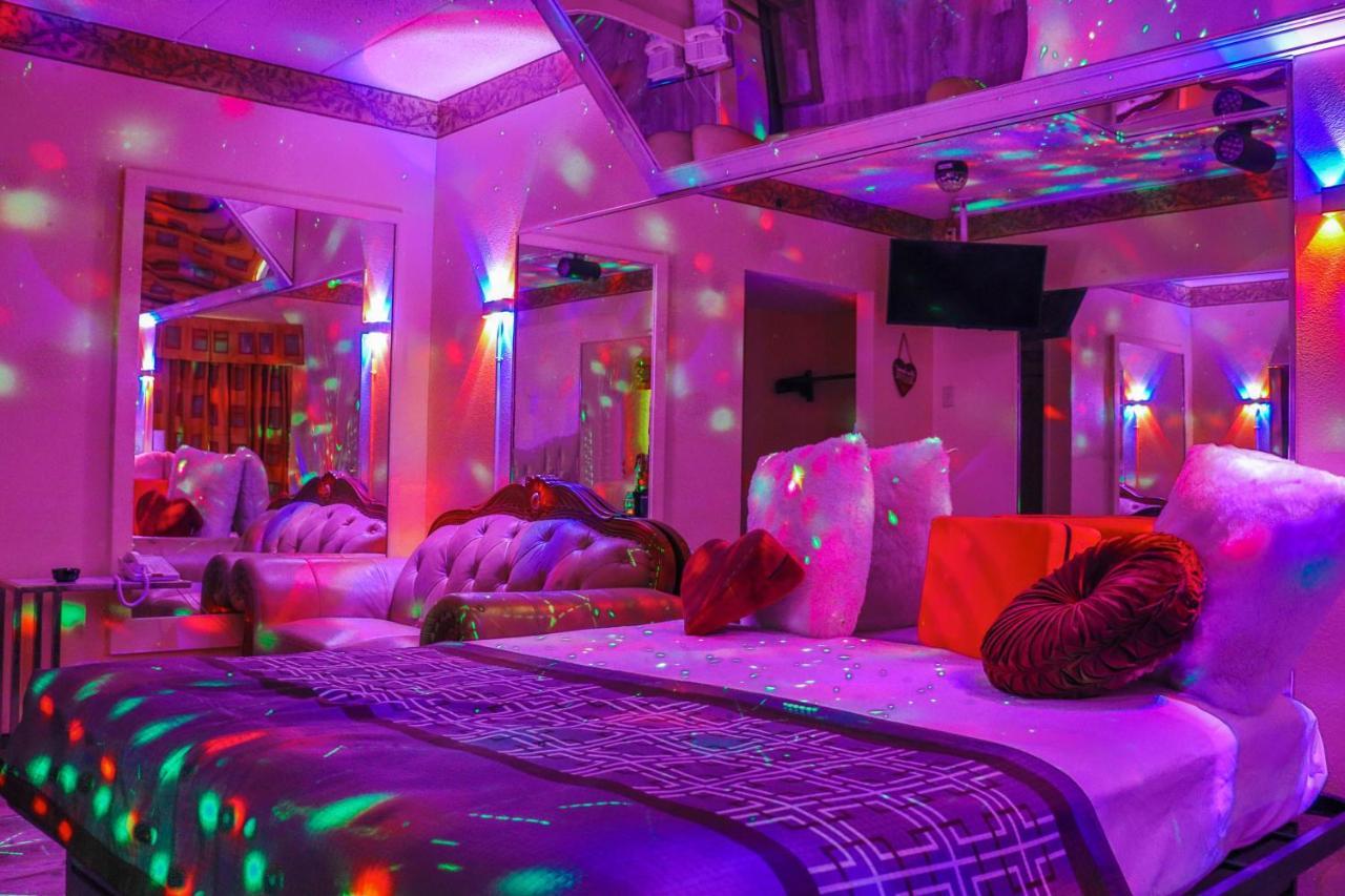 Luxe Romantic Suites Dolton Εξωτερικό φωτογραφία